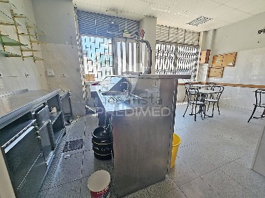 Espaço comercial ou armazém à venda no Largo Cruz da Era