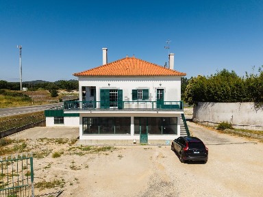 Armazém à venda na Estrada de Bucelas