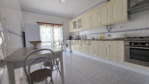 Arrendamento de apartamento T2 na Rua Doutor Joaquim Sacramento Pagarete, 15