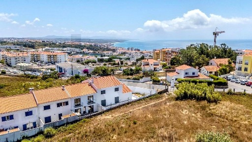Moradia em banda à venda na Rua Mato da Cruz s/n