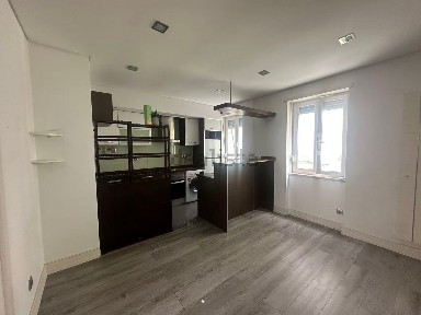 Apartamento T1 à venda na Rua Afonso Domingues