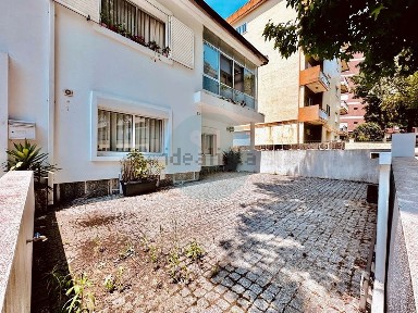 Arrendamento de andar de moradia na Rua Pêro Magalhães Gondavo, 83