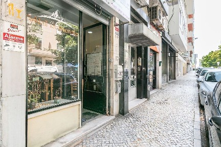 Espaço comercial à venda na Avenida Óscar Monteiro Torres