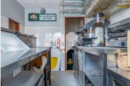 Espaço comercial à venda no Largo Cruz da Era, 5