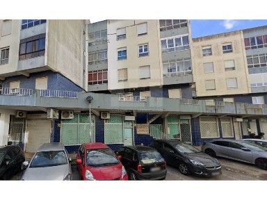 Espaço comercial à venda na Rua Capitão Salgueiro Maia, 14