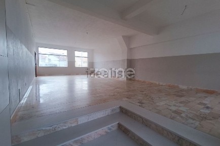 Espaço comercial à venda na Praceta Laura Alves, 8