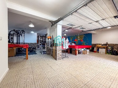 Moradia independente à venda na Sobreiro - Achada