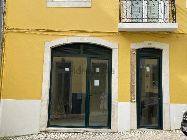 Espaço comercial à venda na Rua do Arco a São Mamede