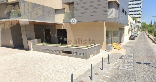 Espaço comercial à venda na Avenida Columbano Bordalo Pinheiro, 1