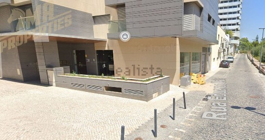 Espaço comercial à venda na Avenida Columbano Bordalo Pinheiro, 1