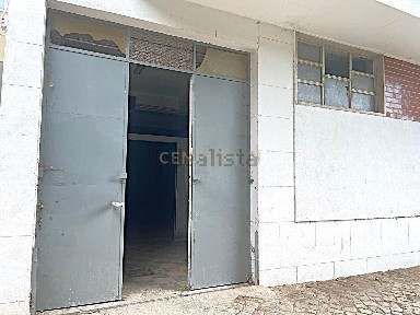 Armazém à venda na Praceta Simões de Almeida Júnior, 6