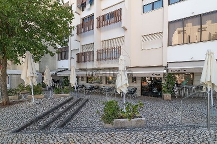 Espaço comercial à venda na Rua Sacadura Cabral, 3 a