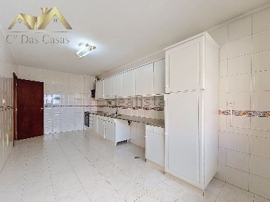 Apartamento T3 à venda na Rua César de Oliveira