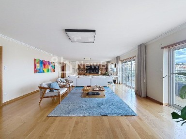 Apartamento T6 à venda na Praceta das Tílias, 148