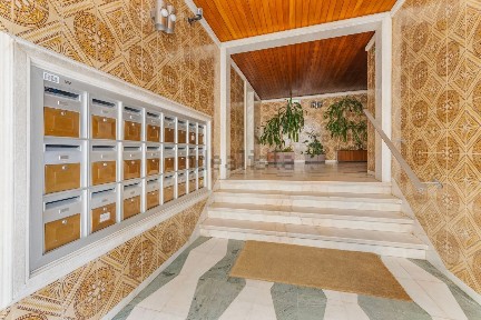 Apartamento T4 à venda na Rua Amélia Rey Colaço