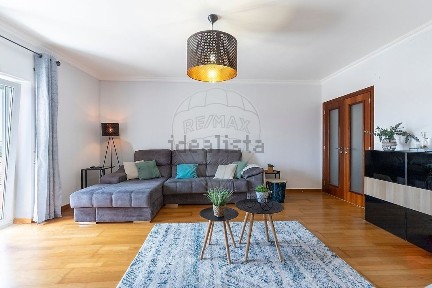 Apartamento T3 à venda na Rua Joaquim Filipe Tomás