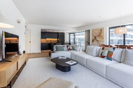 Apartamento T4 à venda na Rua cipriano dourado s/n