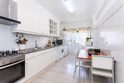 Apartamento T3 à venda na Rua Ribeira das Jardas
