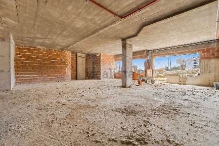 Espaço comercial ou armazém à venda em Alenquer