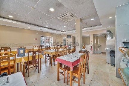 Espaço comercial com rentabilidade à venda na Rua de Xabregas