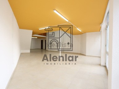 Espaço comercial à venda em Alenquer