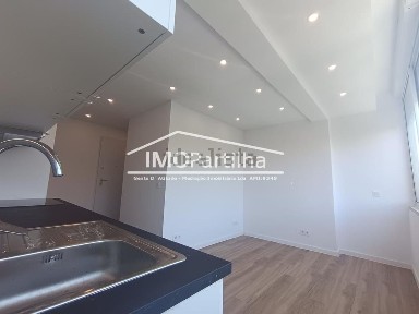 Apartamento T2 à venda na Avenida Padre Bartolomeu de Gusmão