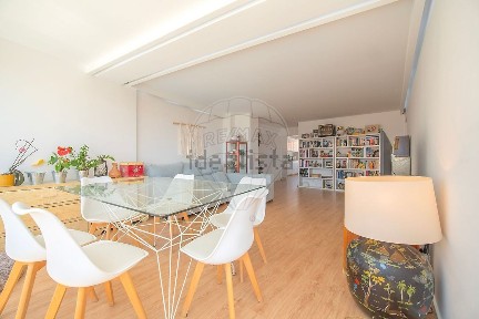 Apartamento T3 à venda na Rua Ramalho Ortigão