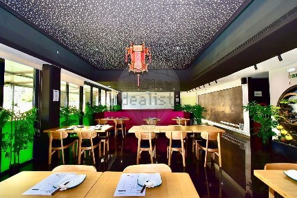 Espaço comercial à venda na Rua António Maria Bravo