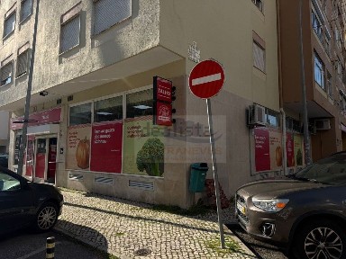 Espaço comercial à venda em Falagueira-Venda Nova
