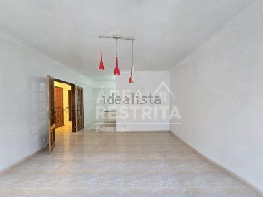 Apartamento T2 à venda na Rua Capitão Salgueiro Maia