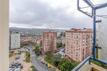 Apartamento T2 à venda em Santo António dos Cavaleiros e Frielas