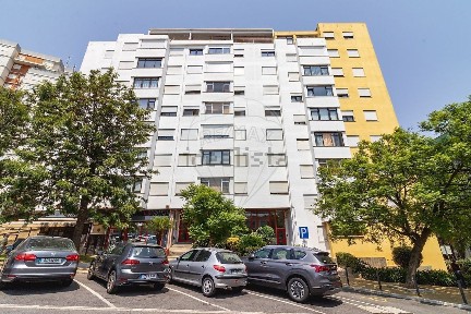 Apartamento T3 à venda na Rua Palmira Bastos