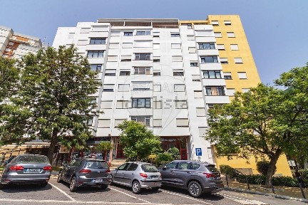 Apartamento T3 à venda na Rua Palmira Bastos