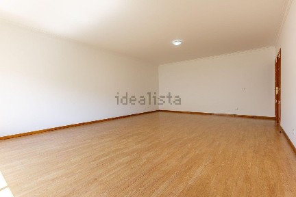 Apartamento T2 à venda na Rua Caetano Beirão, 3