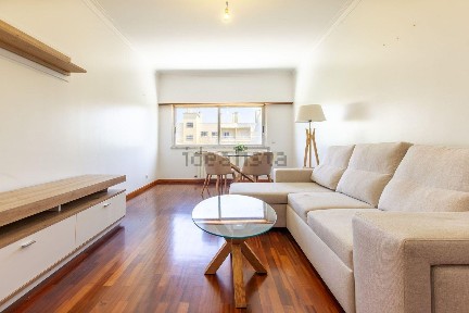 Apartamento T2 à venda na Rua Comandante Luis Filipe de Araújo, 25