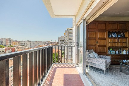 Apartamento T4 à venda na Avenida dos Estados Unidos da América, 41