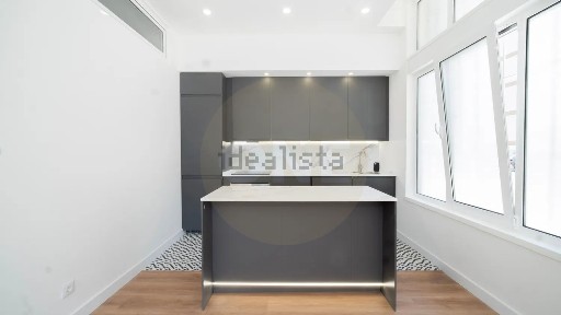 Apartamento T3 à venda na Rua Gonçalves Crespo