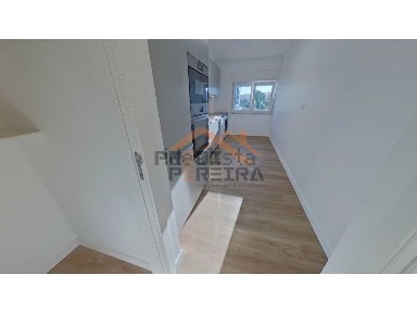 Apartamento T3 à venda na Rua Doutor João Santos