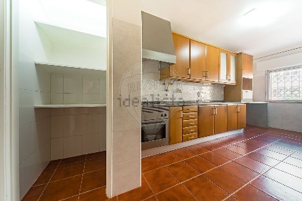 Apartamento T2 à venda na Avenida Maria Lamas