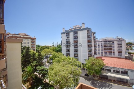 Apartamento T2 à venda na Avenida Doutor Francisco de Sá Carneiro