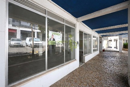 Espaço comercial à venda no Largo Terra Grande, 16