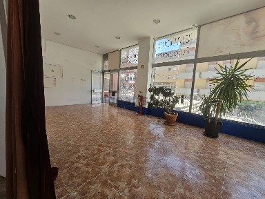 Espaço comercial à venda na Avenida Maria Luísa Braamcamp, 11