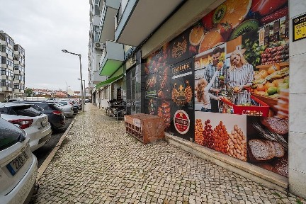 Espaço comercial à venda no Largo Ernesto da Silva
