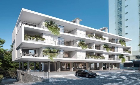 Apartamento T2 à venda na Avenida Infante Dom Henrique, 3