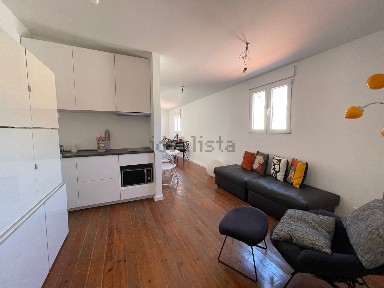 Apartamento T2 à venda na Rua dos Poiais de São Bento