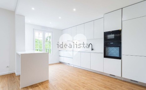 Apartamento T2 à venda na Rua Luís Ludovice, 22