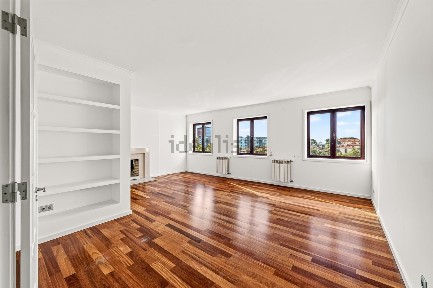 Apartamento T3 à venda na Rua General Firmino Miguel