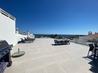Arrendamento de penthouse na Rua Torre da Medronheira, 2