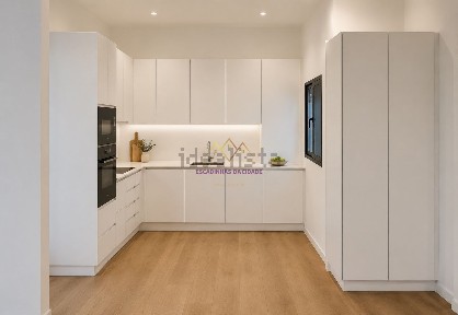 Apartamento T2 à venda na Rua Jaime de Magalhães Lima