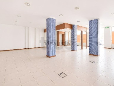 Espaço comercial à venda na Rua Luís de Camões